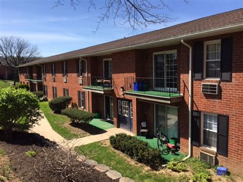 Oak Hollow Apartments .